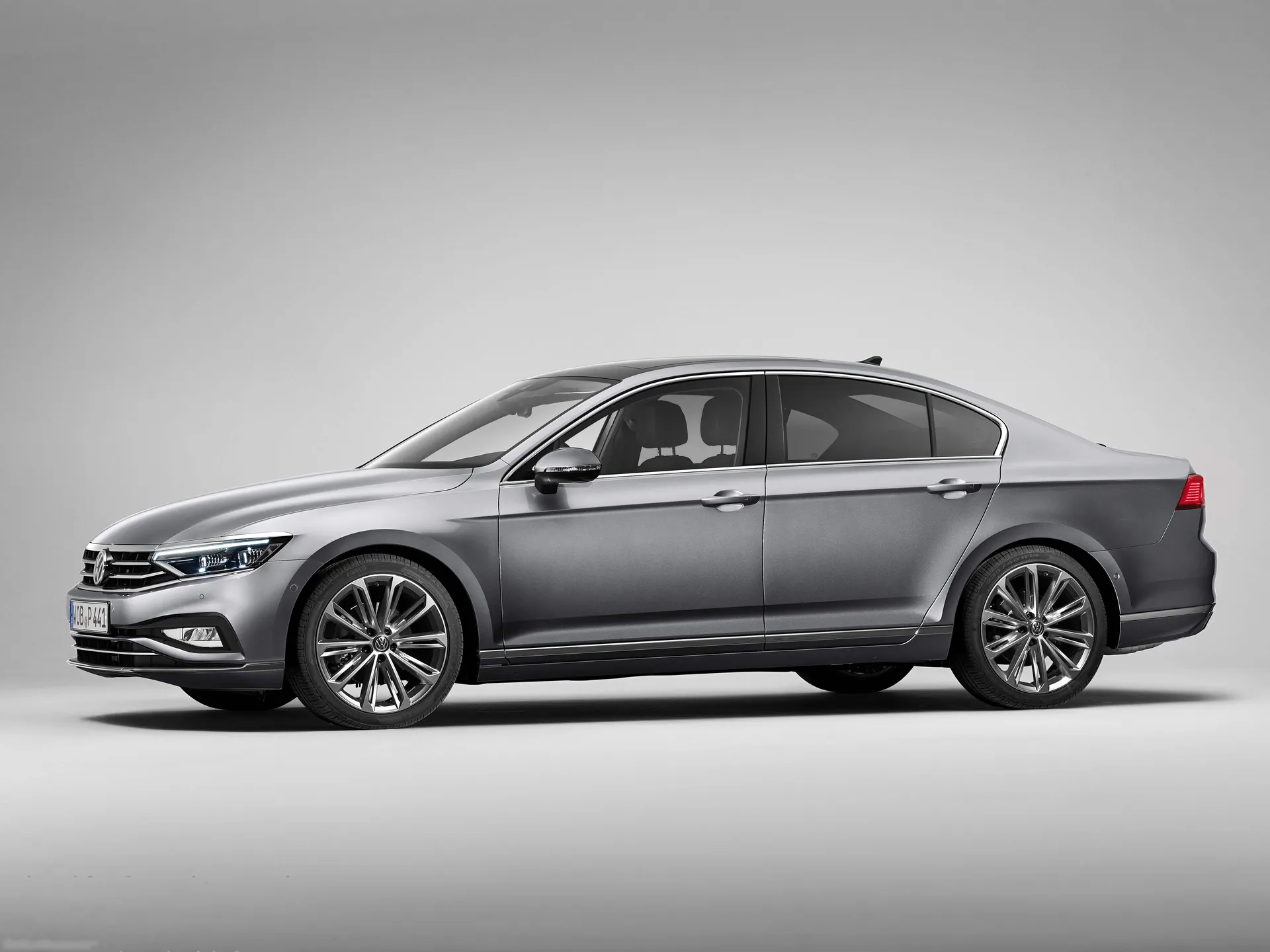 Volkswagen Passat (2020) - Side Profile