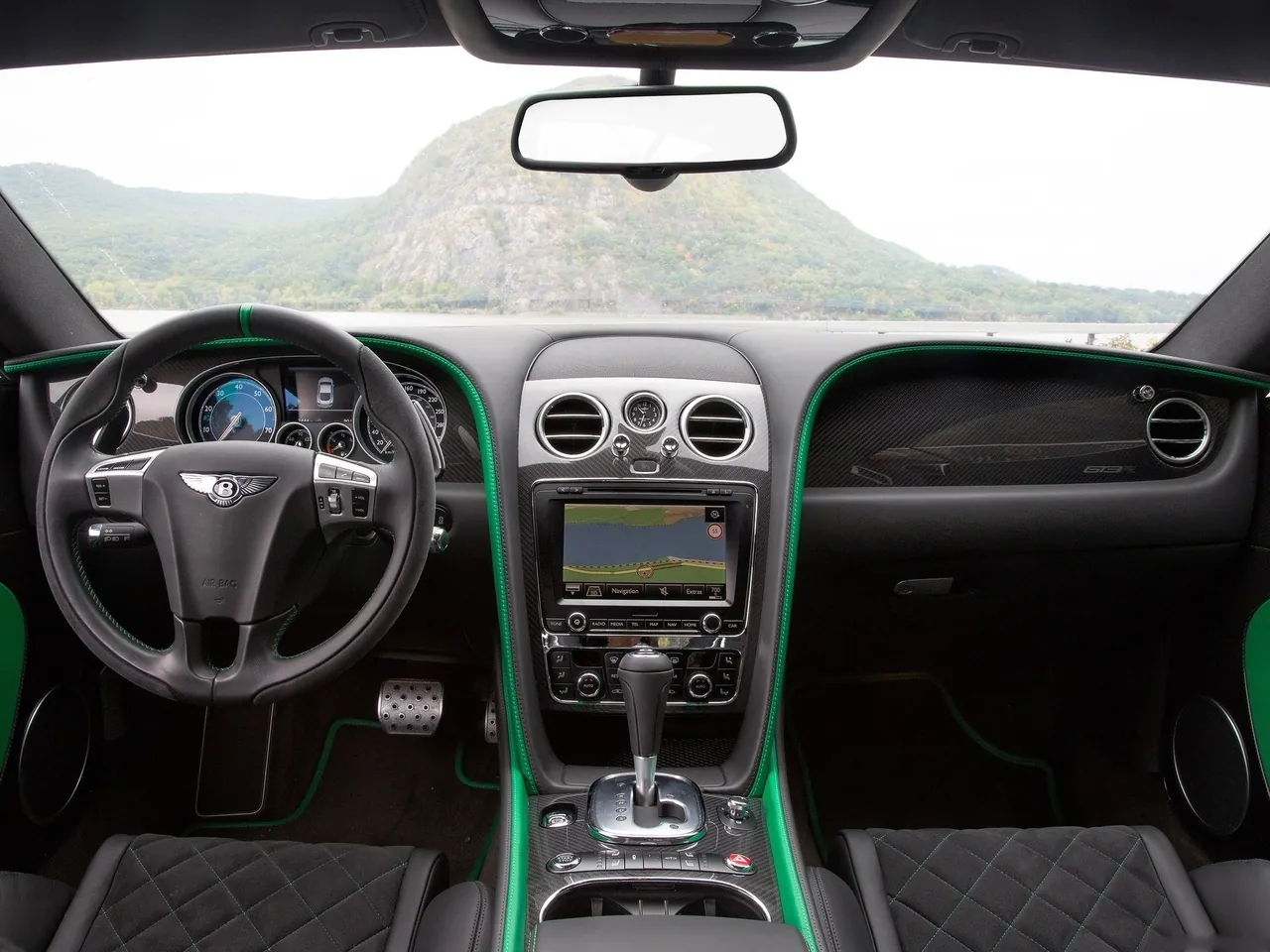 Bentley Continental GT3-R (2015) – interiér