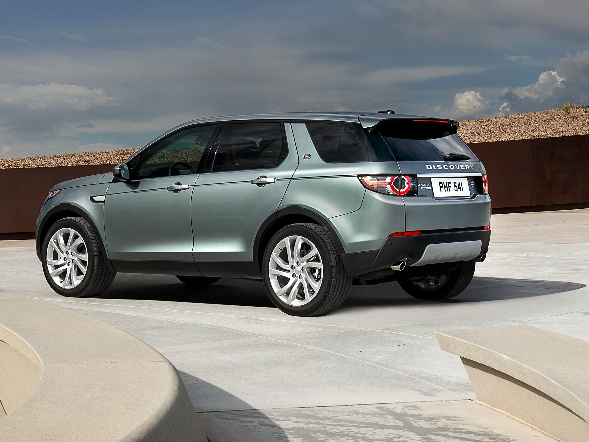 Land Rover Discovery Sport (2015) - Rear Three-Quarter