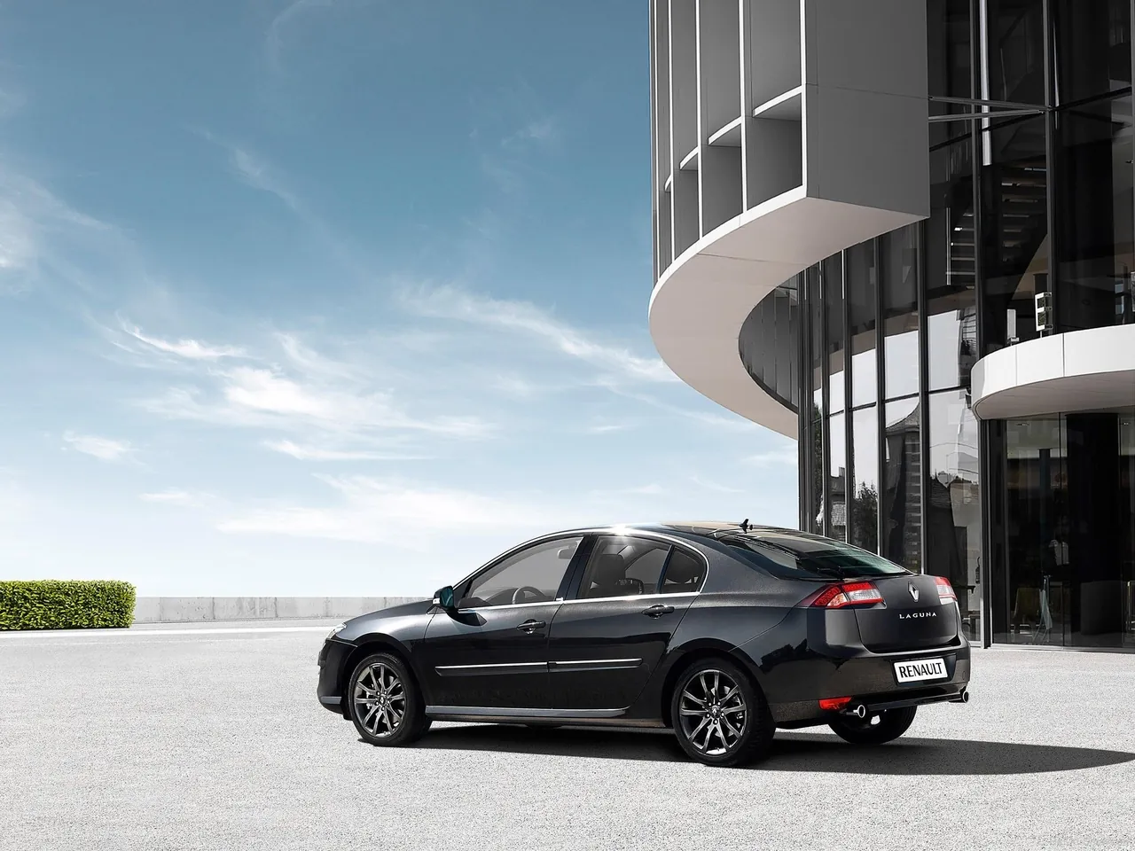 Renault Laguna (2011) – zadní tříčtvrteční pohled