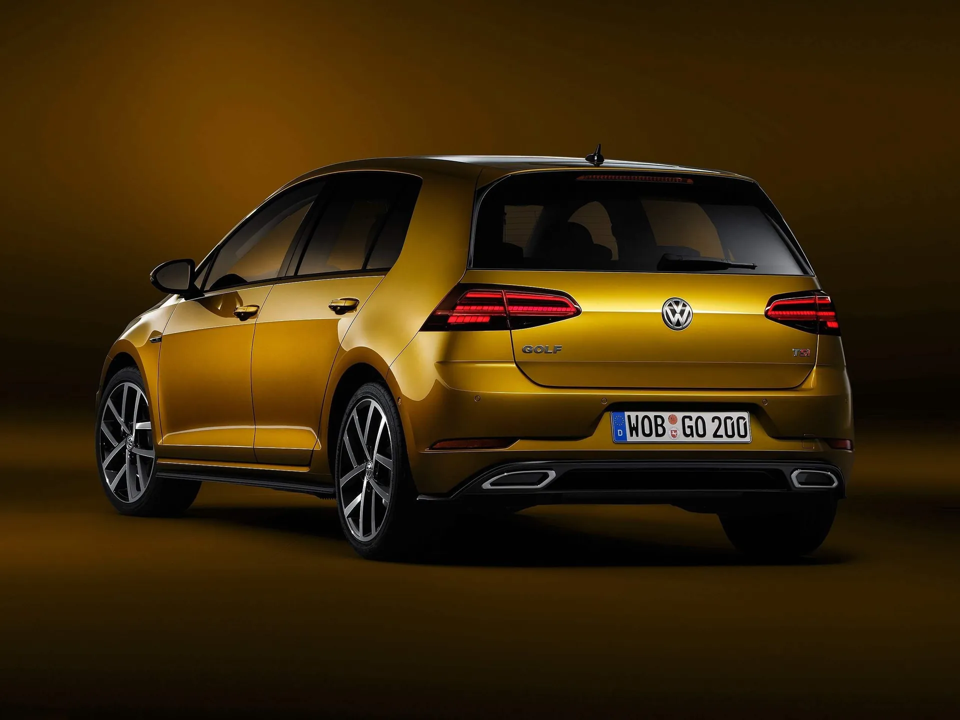 Volkswagen Golf (2017) - Rear Three-Quarter