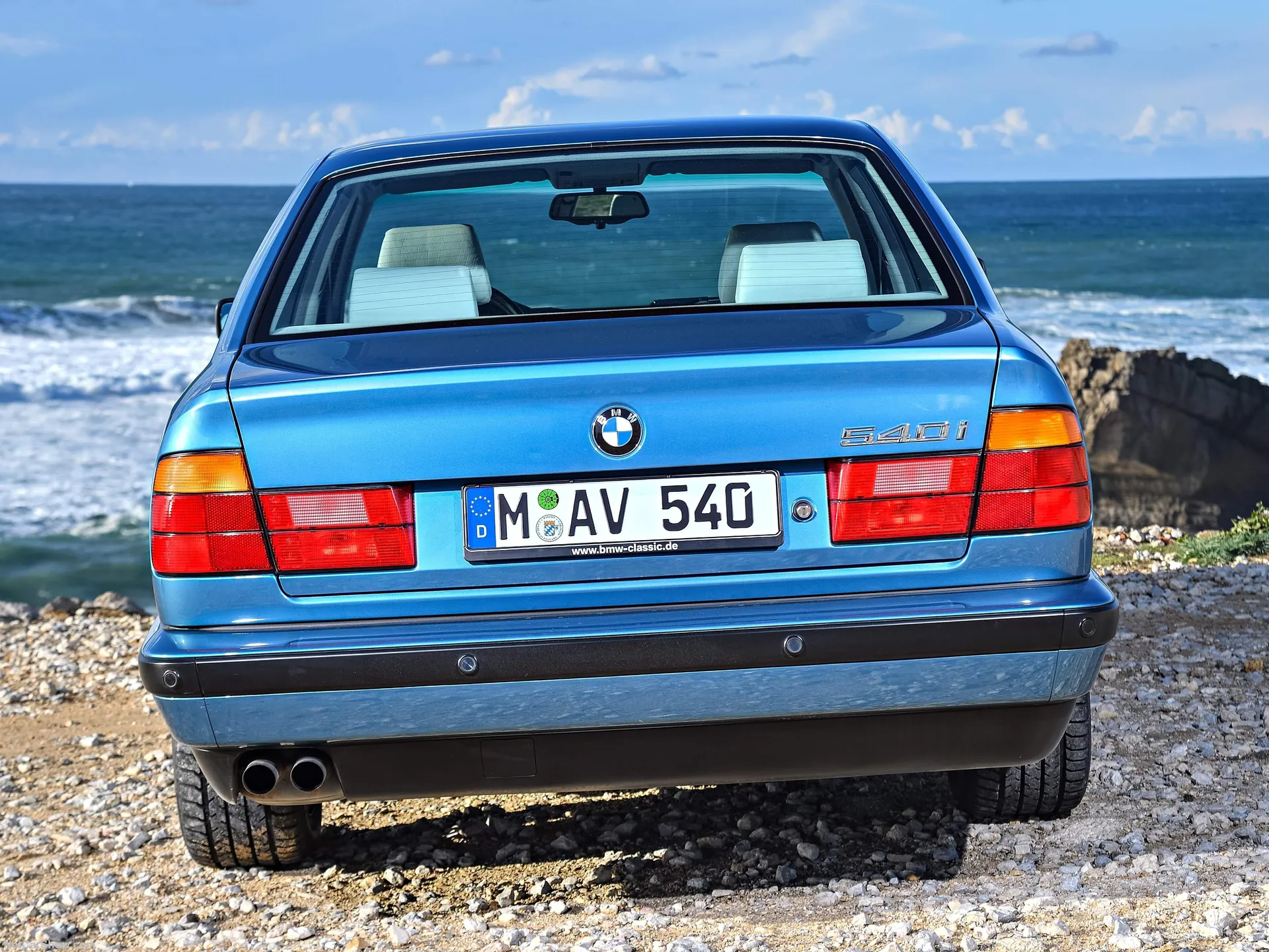 BMW 5-Series (1992) – zezadu