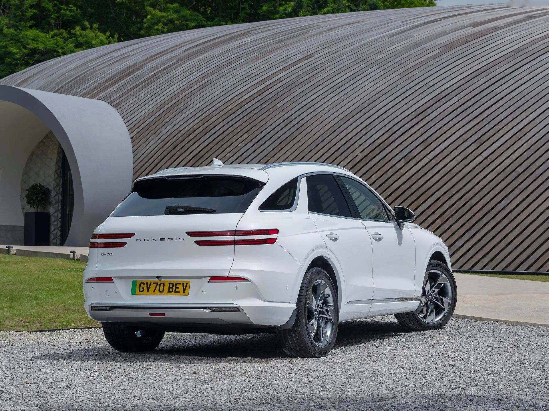 Genesis Electrified GV70 (2023) – zadní tříčtvrteční pohled