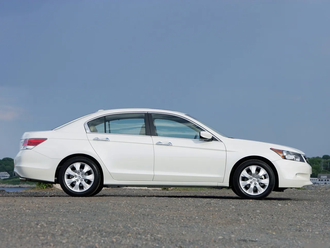 Honda Accord EX-L V6 Sedan (2008) – boční profil