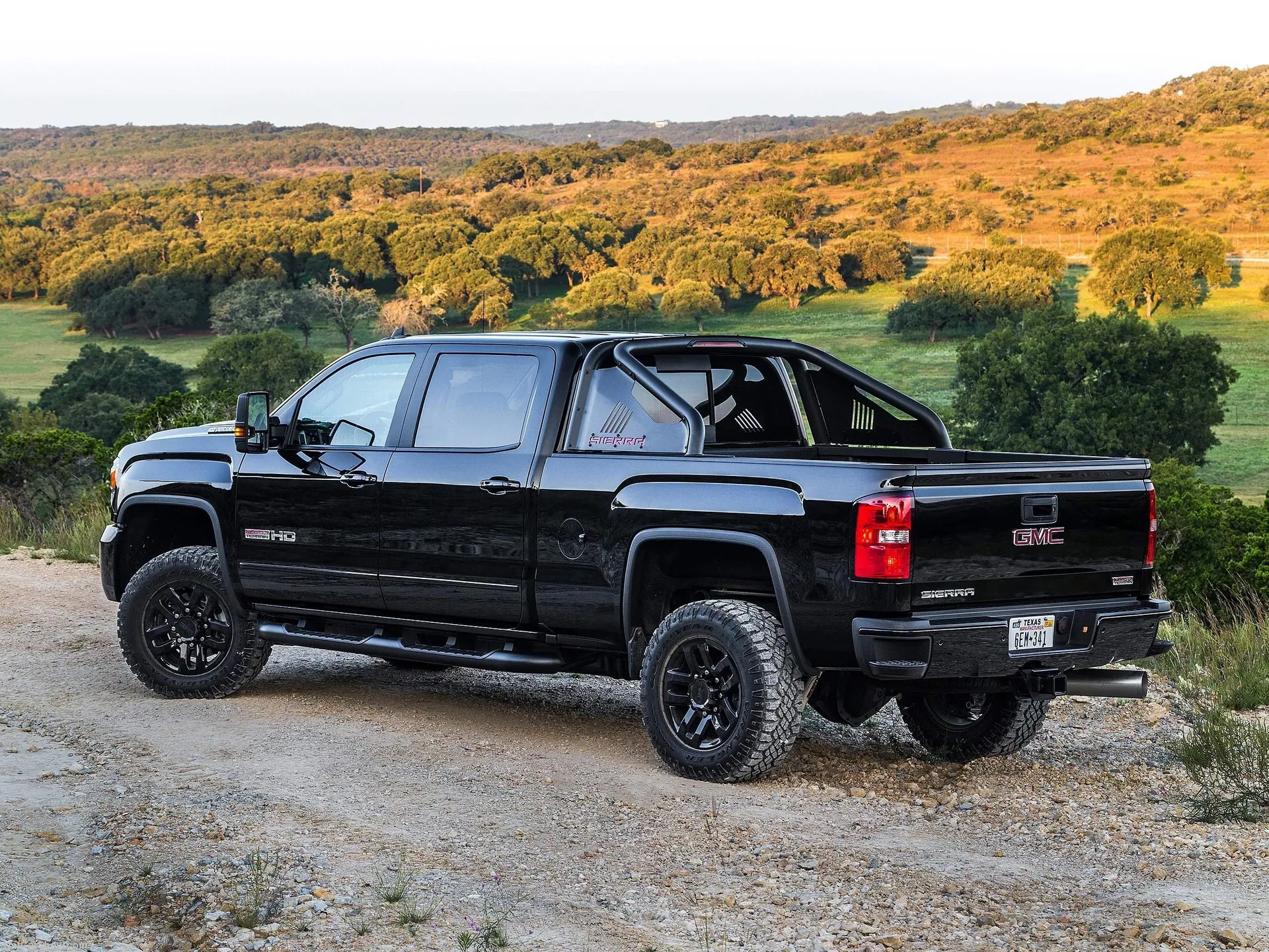 GMC Sierra 2500HD All Terrain X (2017) – zadní tříčtvrteční pohled
