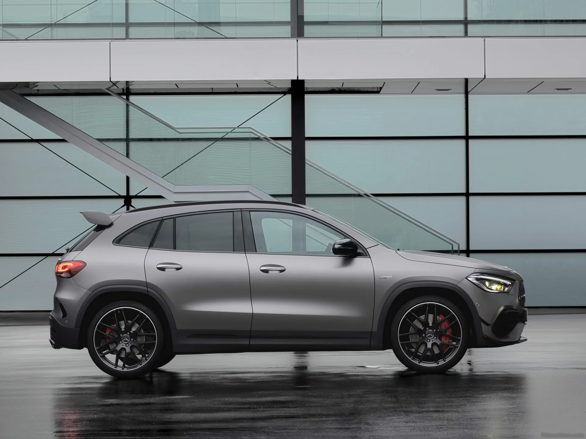 Mercedes-Benz GLA45 S AMG (2021) - Side Profile