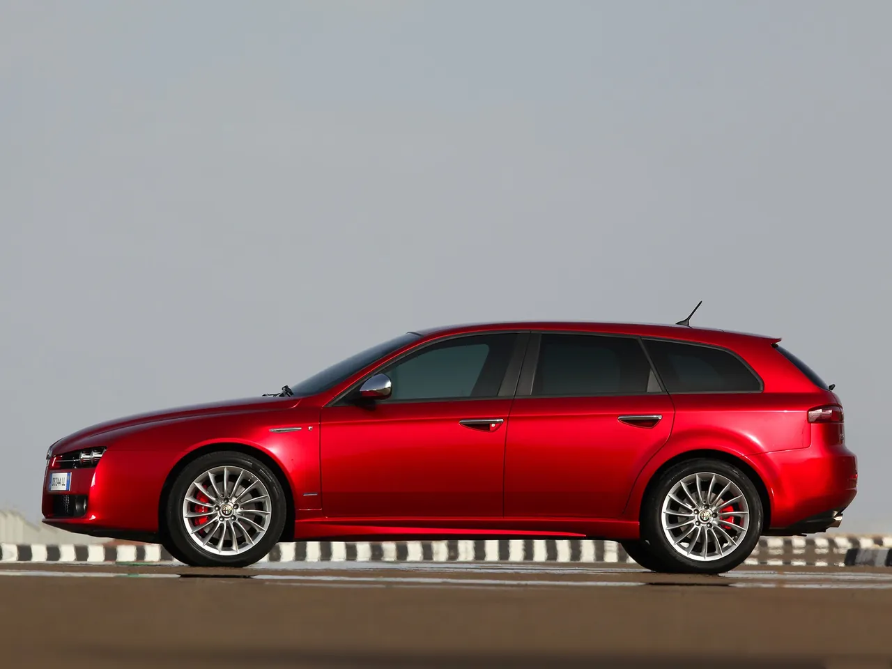 Alfa Romeo 159 Sportwagon (2009) – boční profil