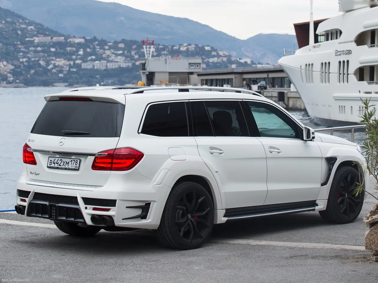 Larte Mercedes-Benz GL Black Crystal (2014) – zadní tříčtvrteční pohled