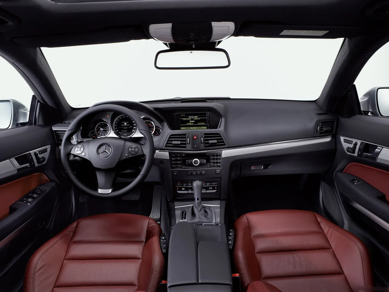 Mercedes-Benz E-Class Coupe (2010) - Interior