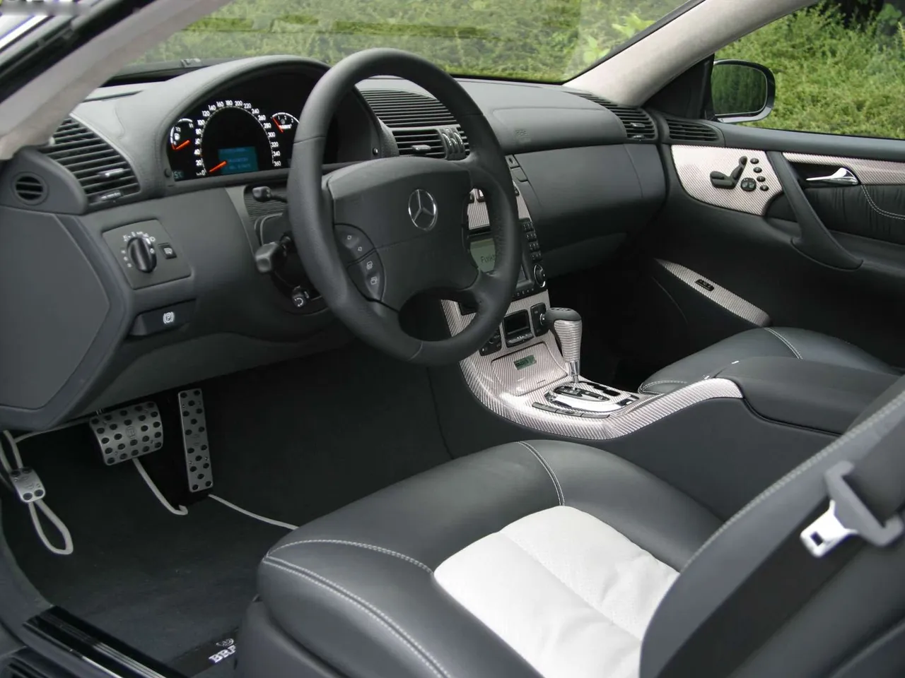 Brabus Mercedes-Benz CL (2003) – interiér