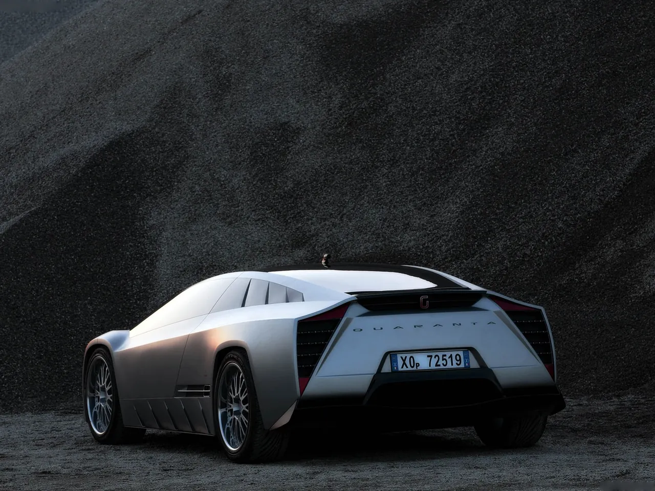Italdesign Giugiaro Quaranta Concept (2008) – zadní tříčtvrteční pohled