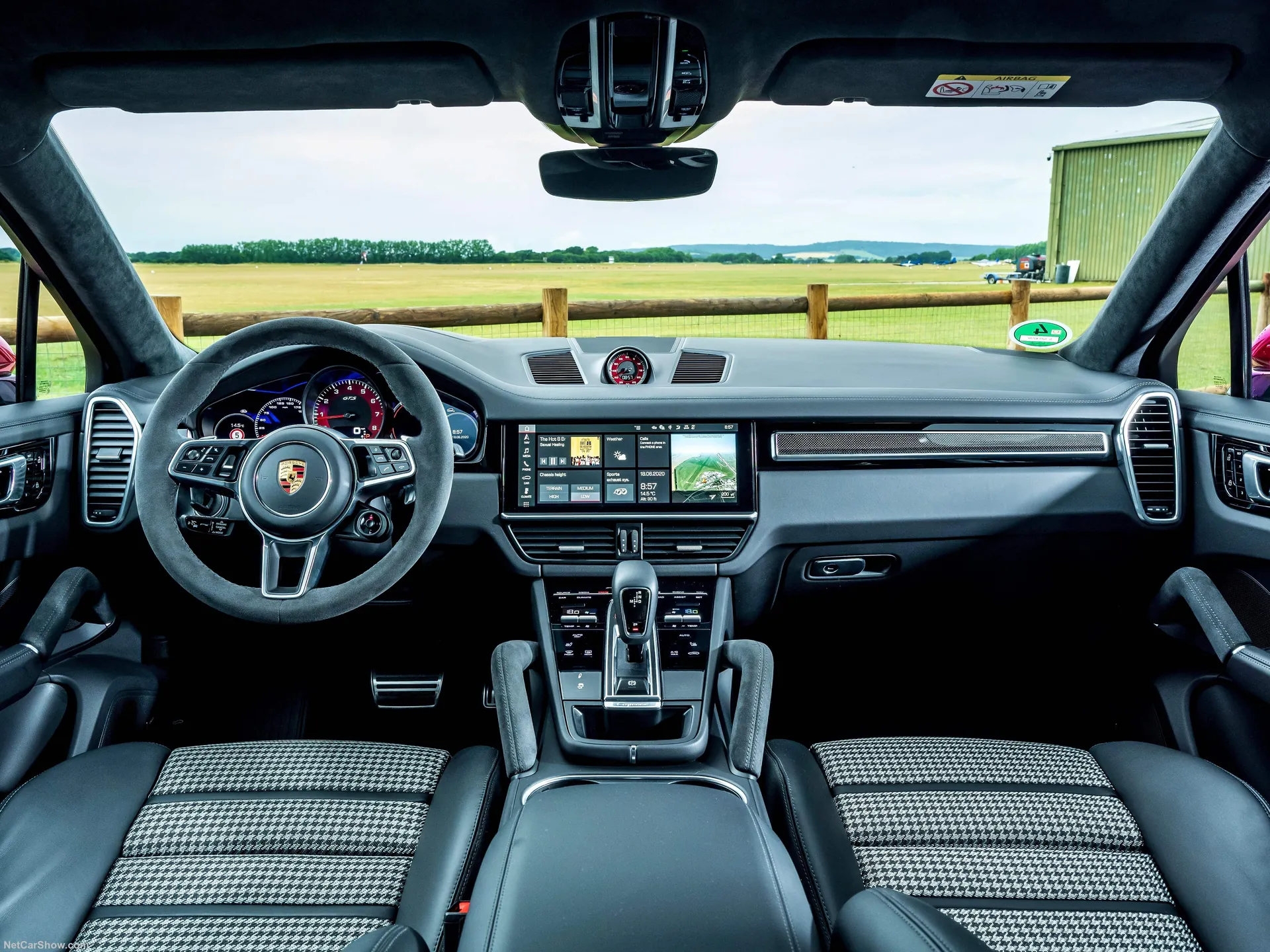 Porsche Cayenne GTS Coupe (2020) – interiér