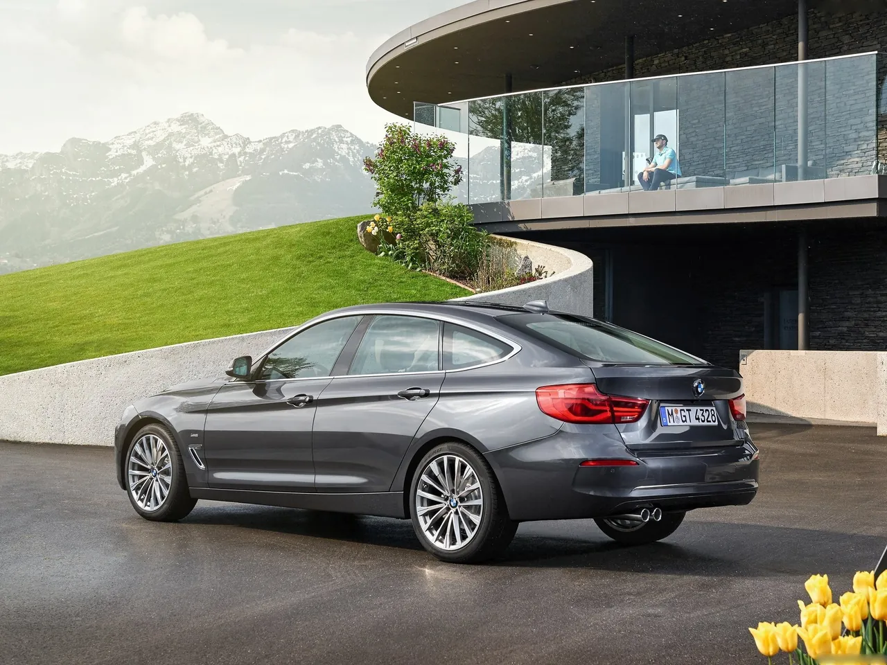 BMW 3-Series Gran Turismo (2017) – zadní tříčtvrteční pohled
