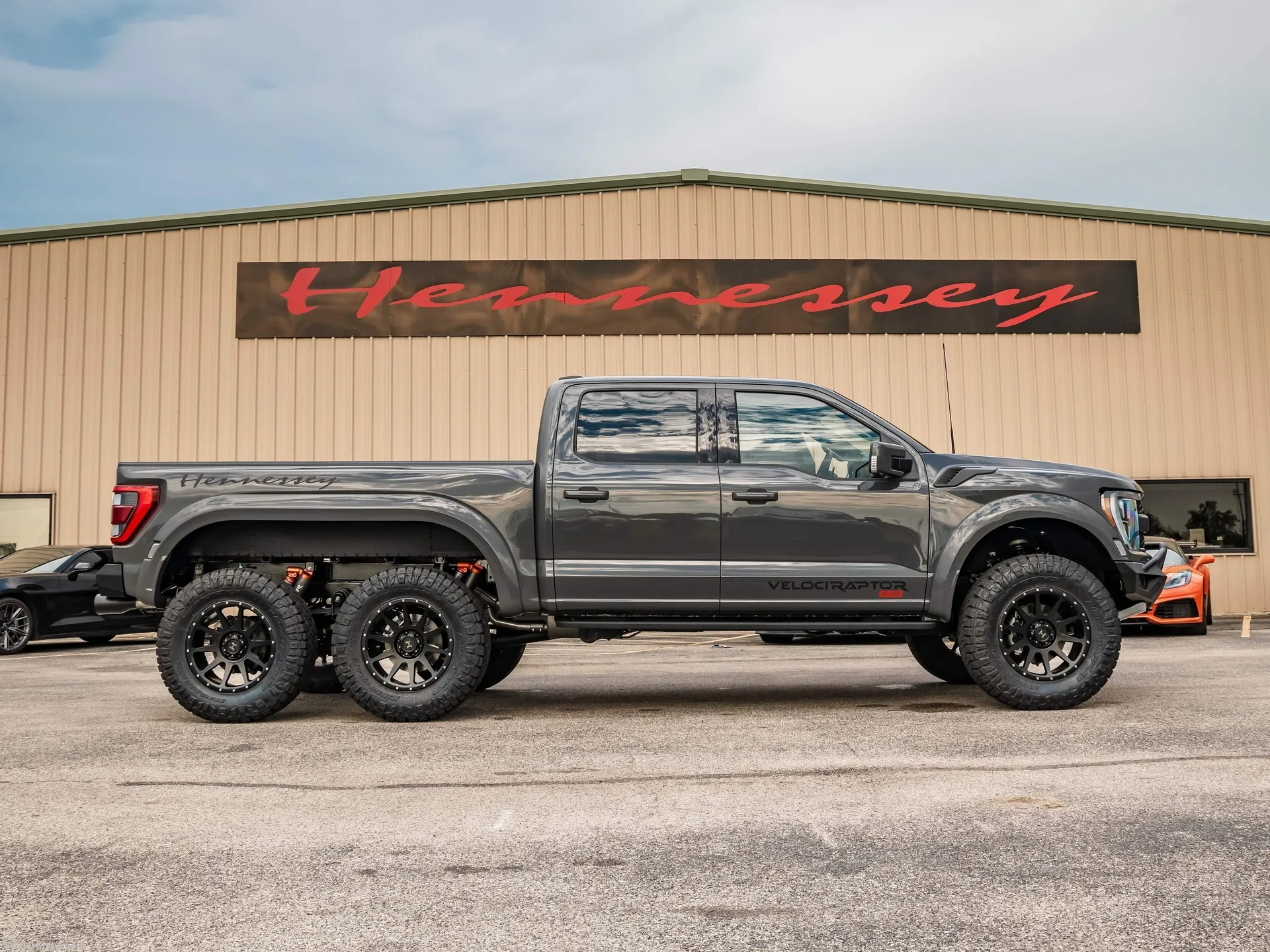 Hennessey VelociRaptor 6x6 (2022) – boční profil
