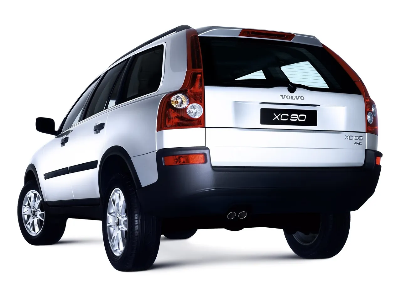 Volvo XC90 (2002) – zadní tříčtvrteční pohled