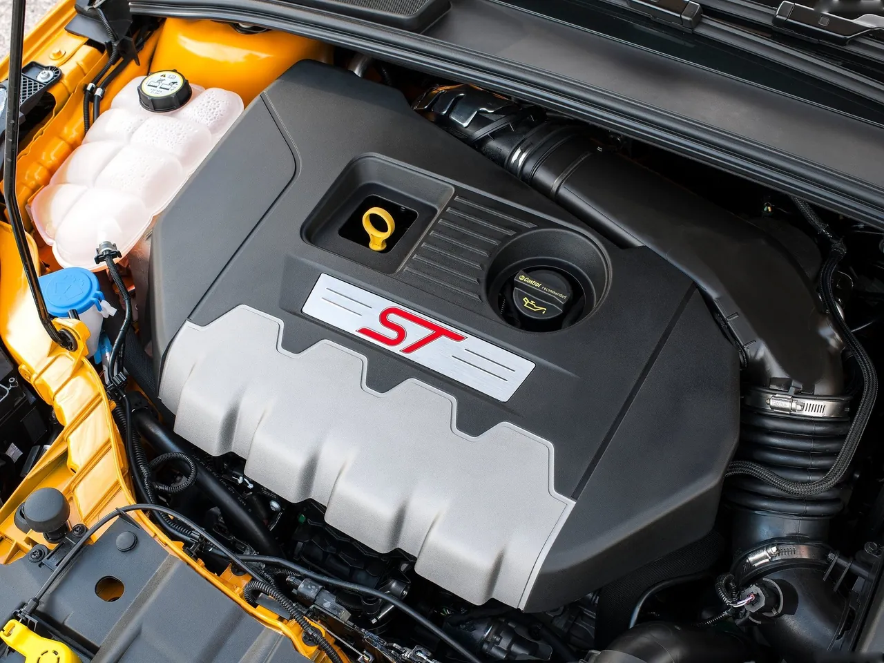 Ford Focus ST (2015) – motorový prostor