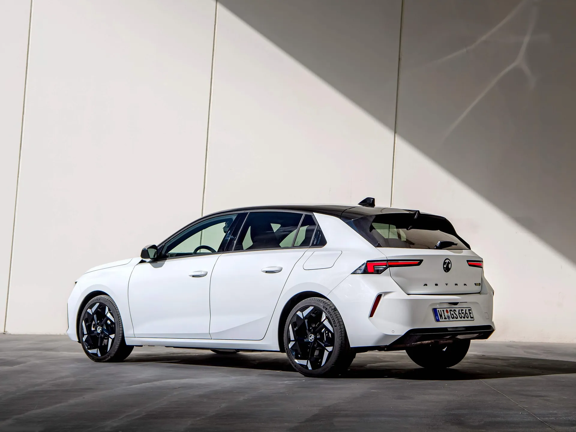 Vauxhall Astra GSe (2023) – zadní tříčtvrteční pohled