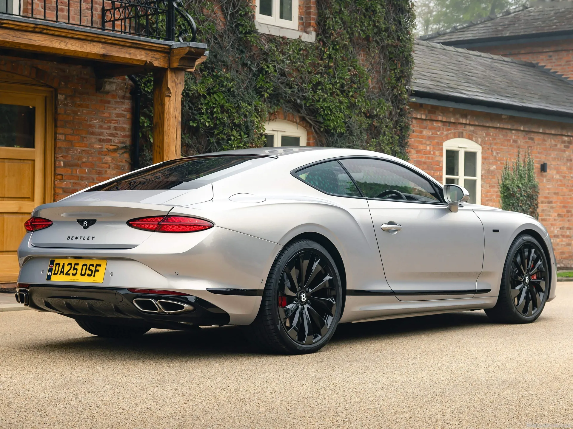 Bentley Continental GT (2026) – zadní tříčtvrteční pohled