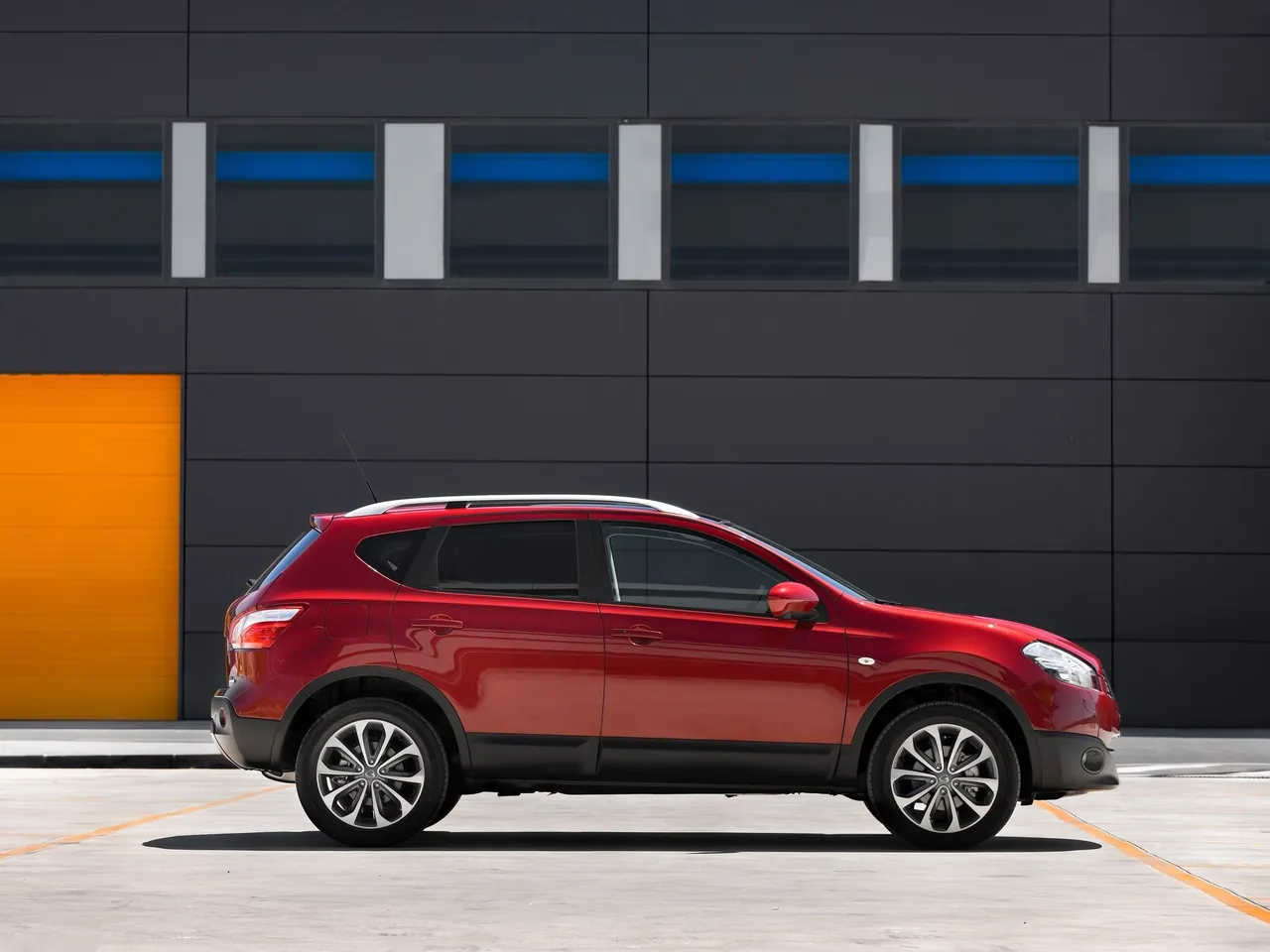 Nissan Qashqai (2012) – boční profil