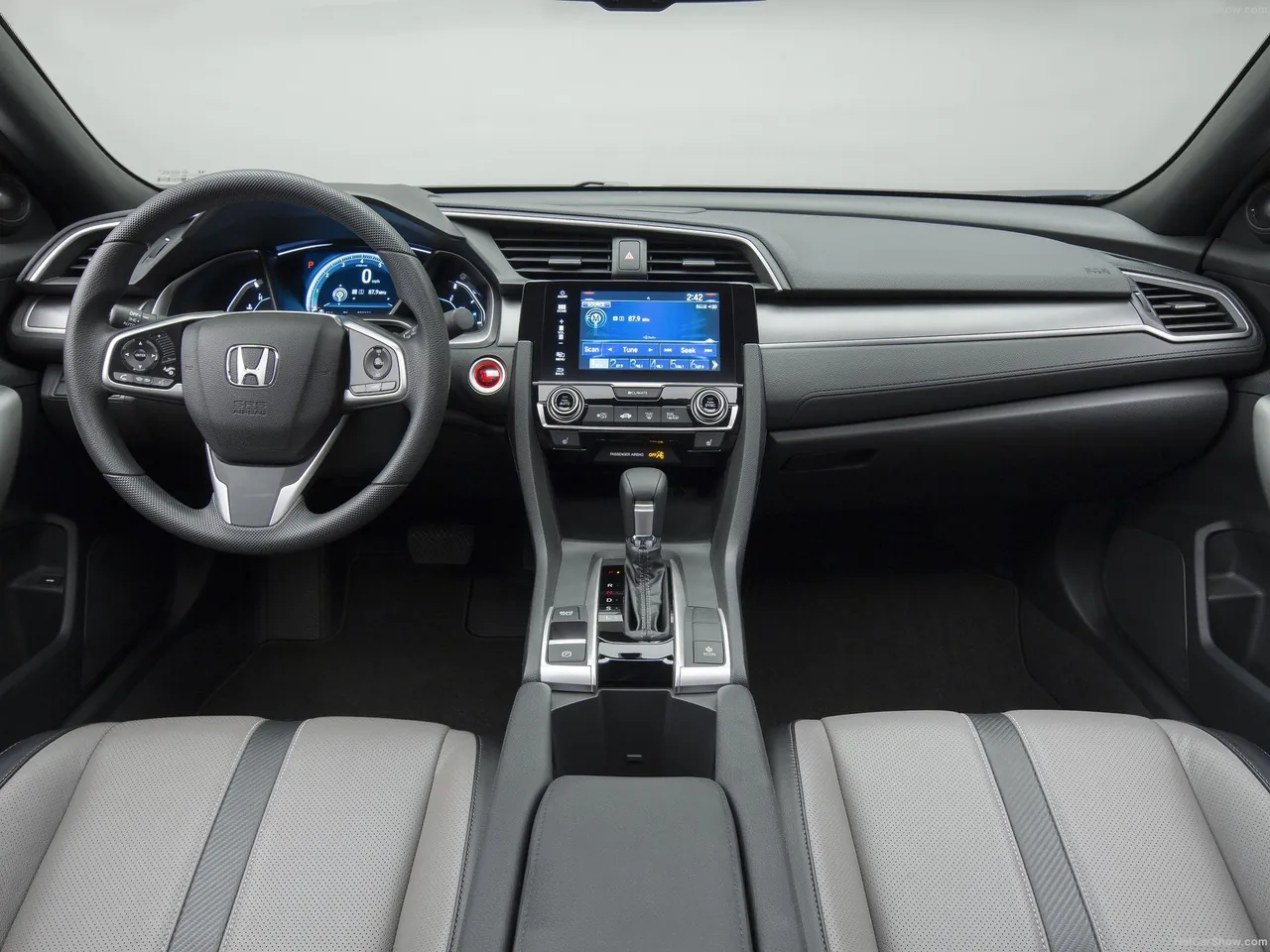 Honda Civic Coupe (2016) – interiér