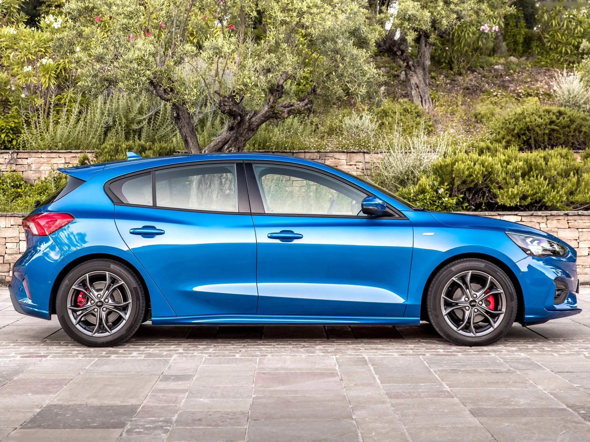 Ford Focus ST-Line (2019) – boční profil