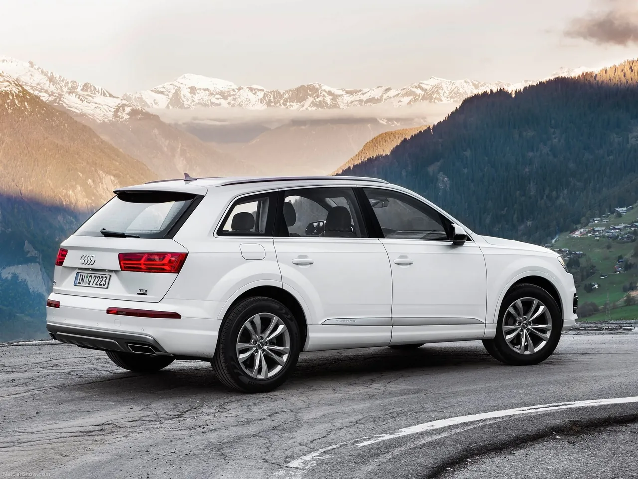 Audi Q7 (2016) – zadní tříčtvrteční pohled