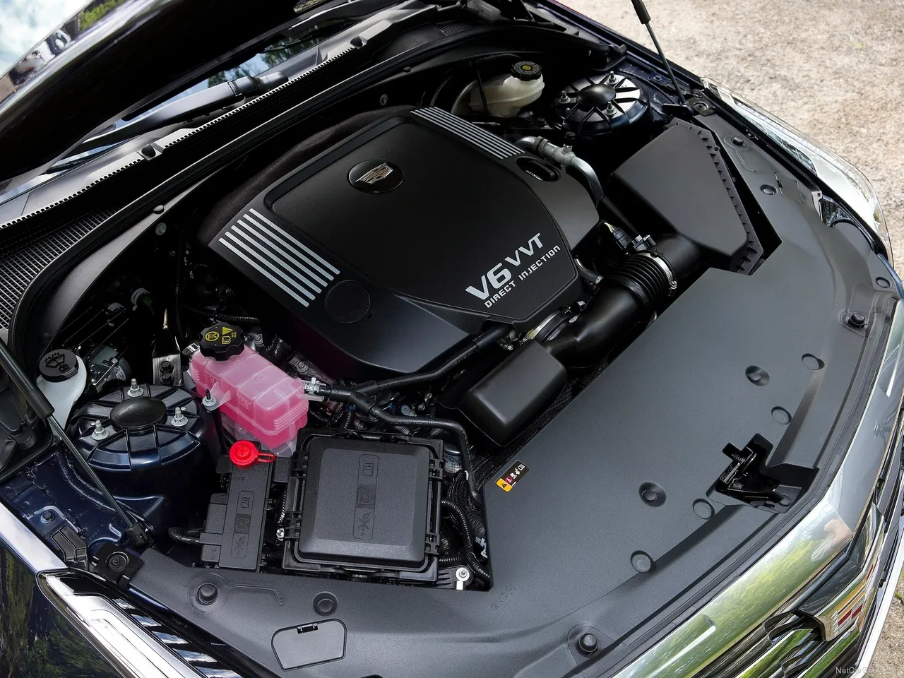 Cadillac ATS Coupe (2015) – motorový prostor