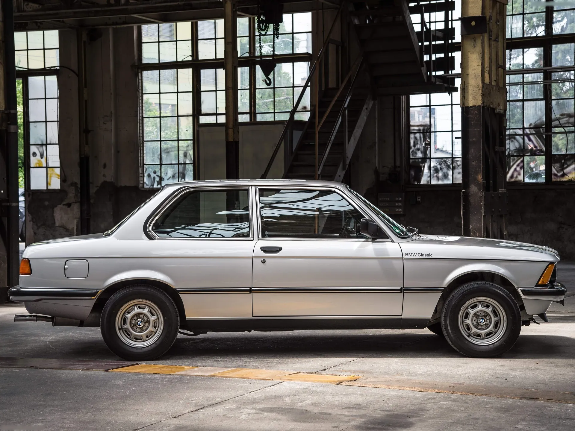 BMW 323i (1980) – boční profil