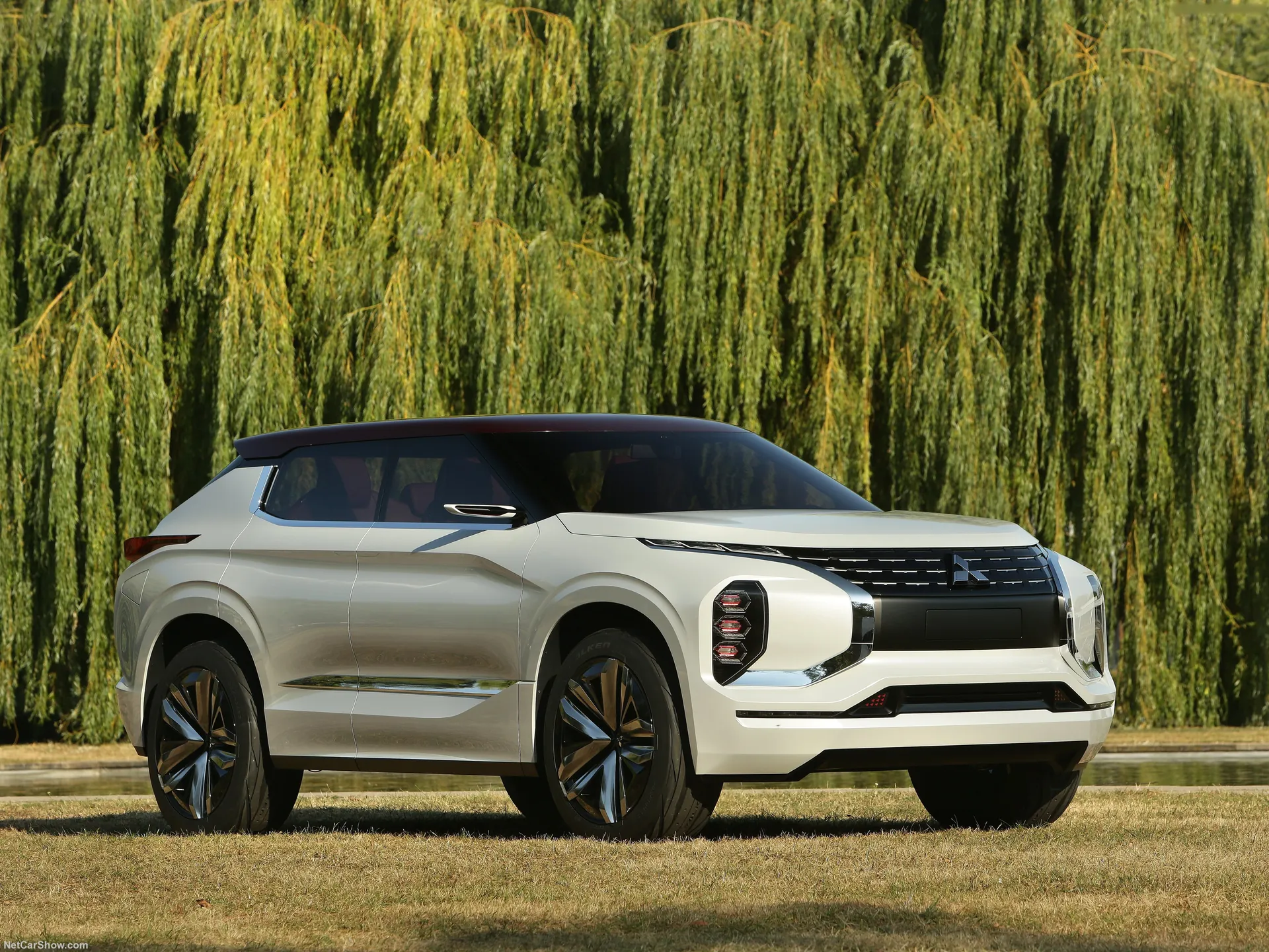 Mitsubishi GT-PHEV Concept (2016)