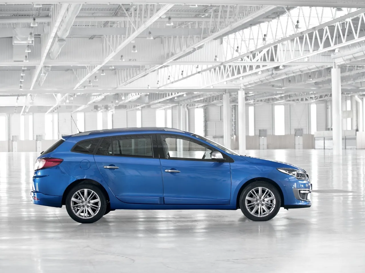 Renault Megane Estate (2014) – boční profil