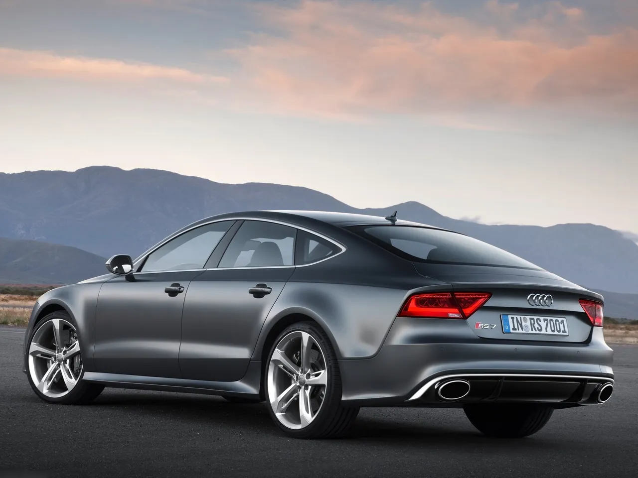 Audi RS7 Sportback (2014) – zadní tříčtvrteční pohled