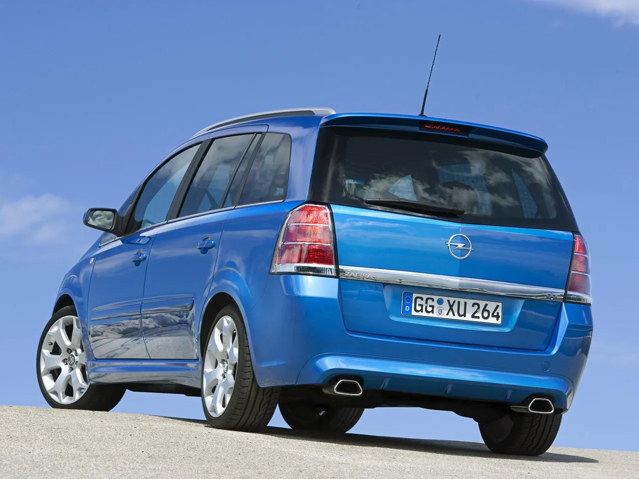 Opel Zafira OPC (2006) - Rear Three-Quarter