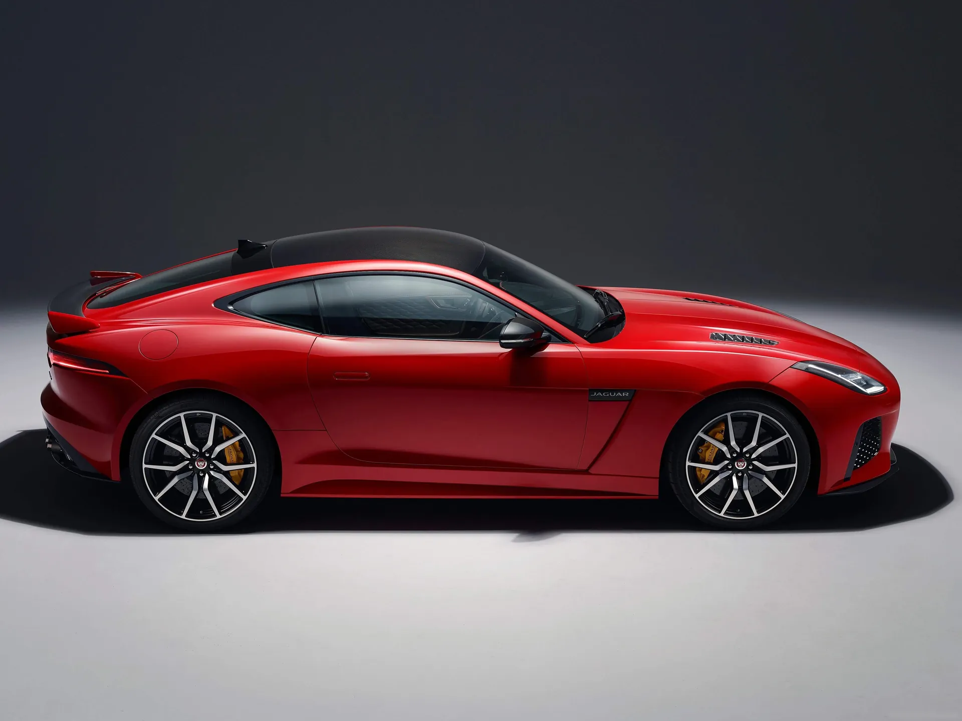 Jaguar F-Type (2018) – boční profil