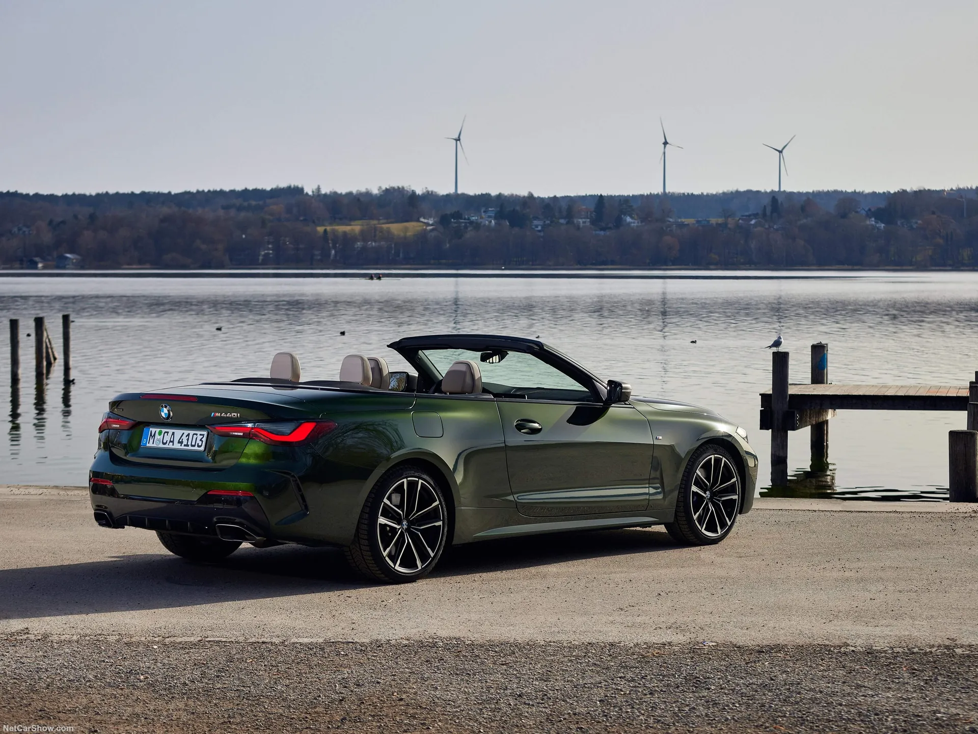 BMW M440i Convertible (2021) – zadní tříčtvrteční pohled
