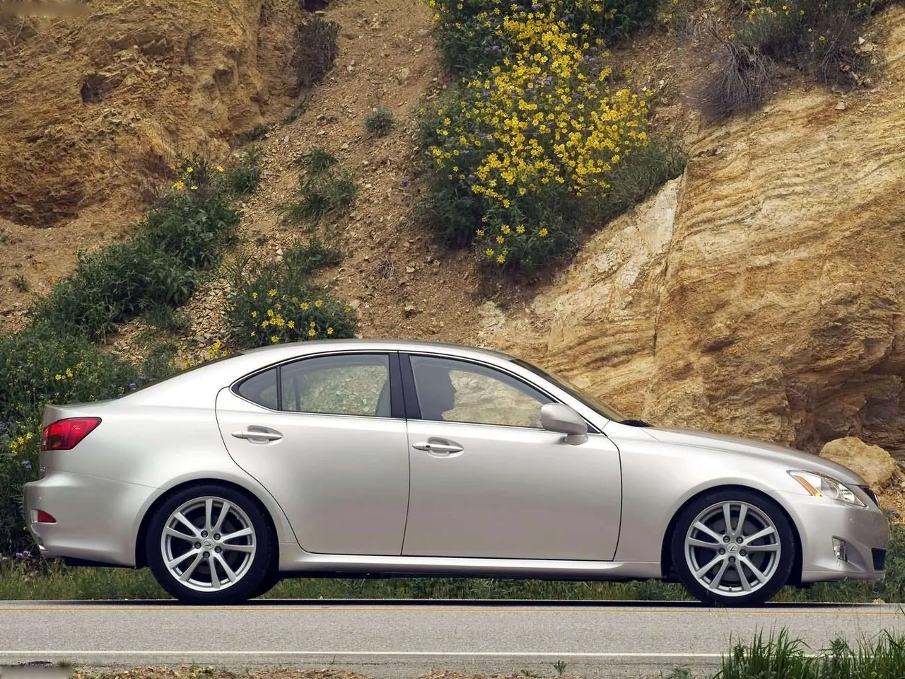Lexus IS350 (2006) – boční profil