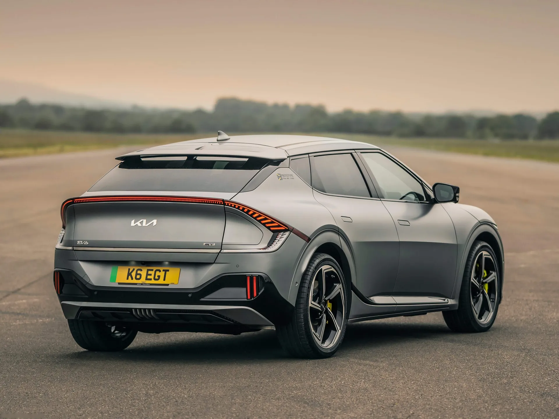 Kia EV6 GT (2022) – zadní tříčtvrteční pohled
