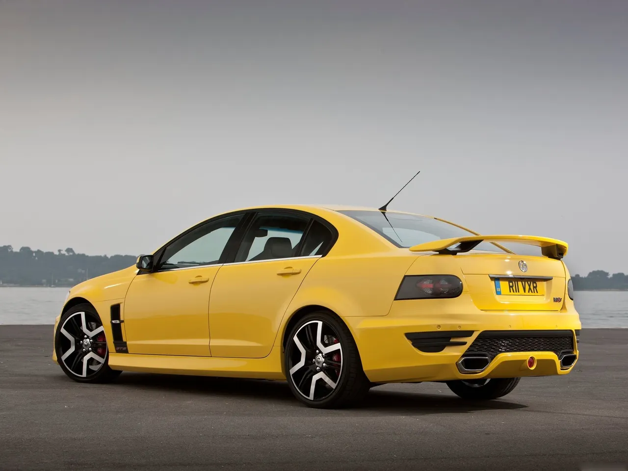 Vauxhall VXR8 (2011) – zadní tříčtvrteční pohled