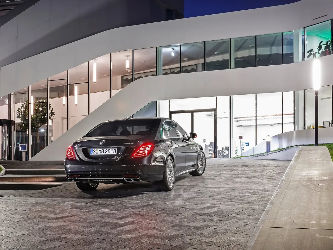 Mercedes-Benz S65 AMG (2014) - Rear Three-Quarter