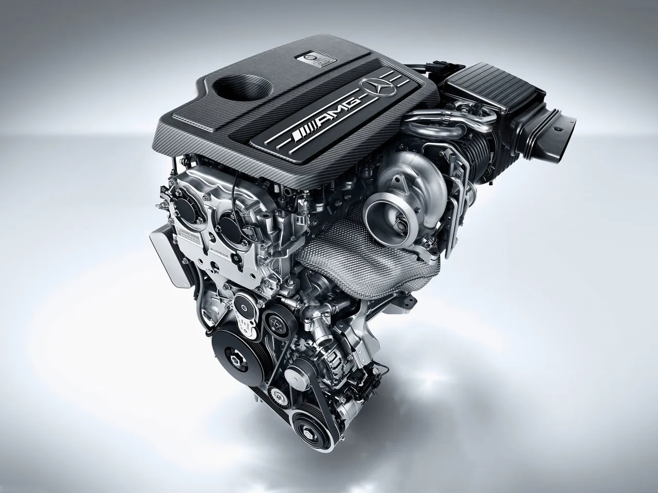 Mercedes-Benz A45 AMG 4Matic (2016) - Engine