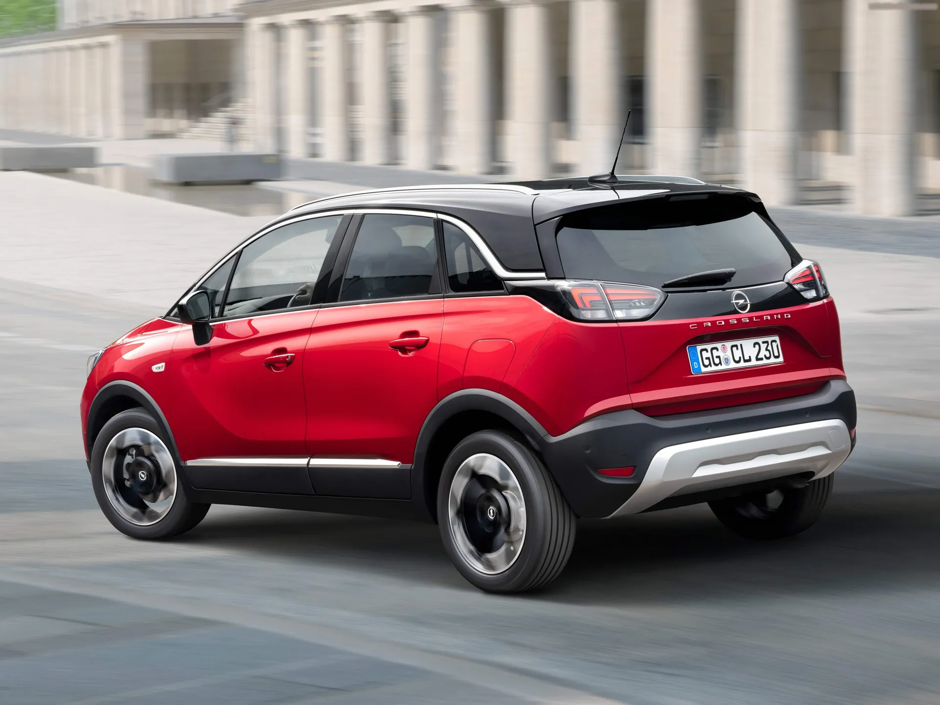 Opel Crossland (2021) – zadní tříčtvrteční pohled