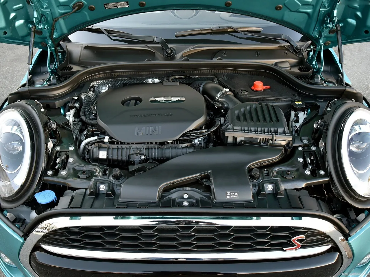 Mini Convertible (2016) – motorový prostor