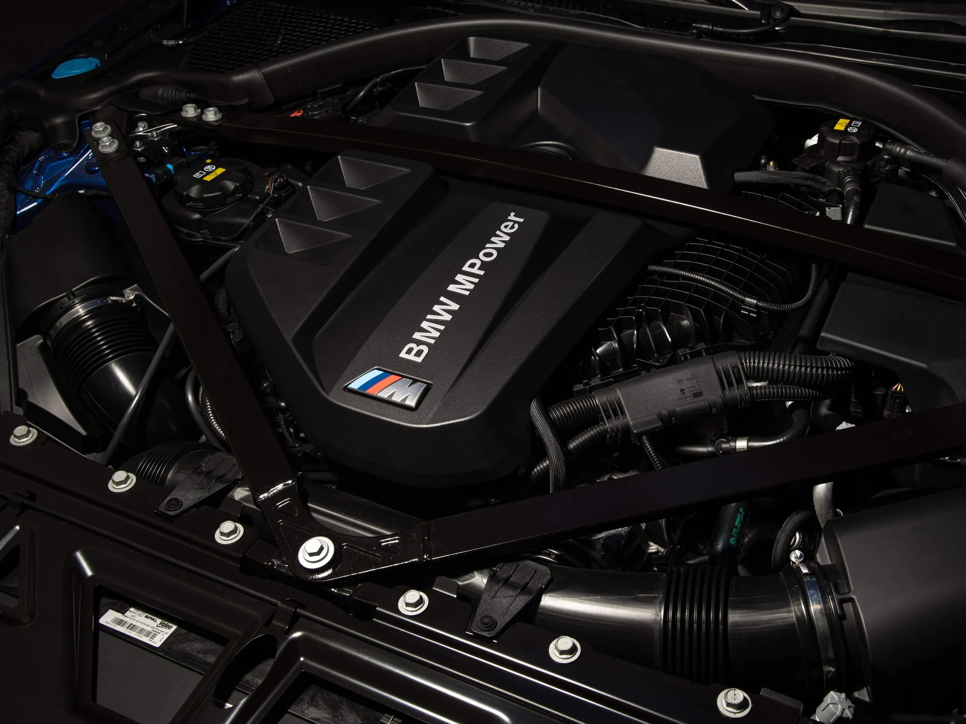 BMW M4 Coupe Competition (2021) – motorový prostor