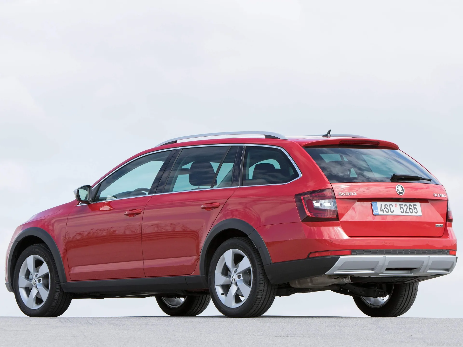 Skoda Octavia Scout (2017) – zadní tříčtvrteční pohled