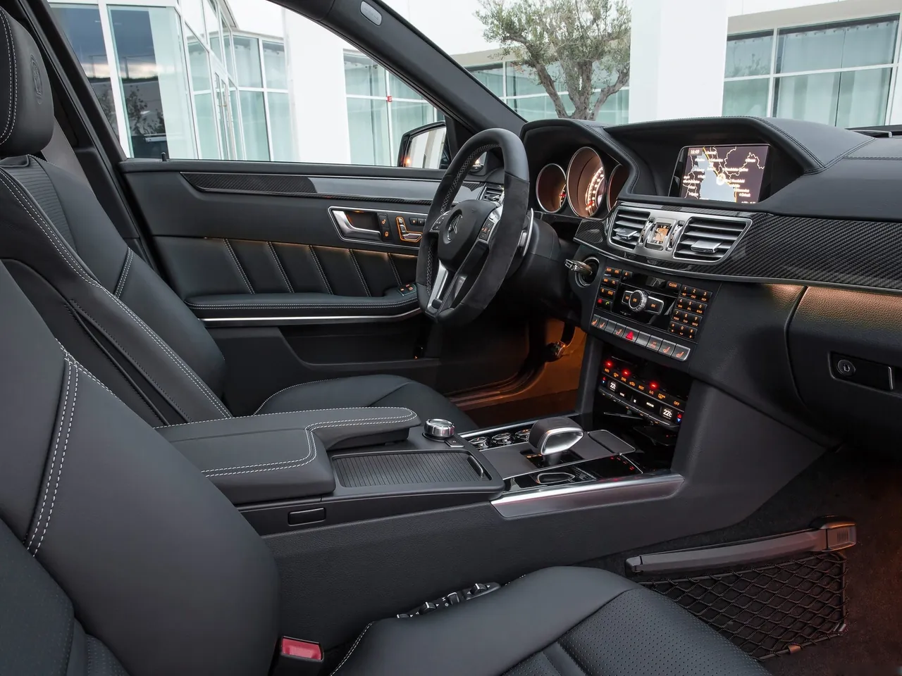 Mercedes-Benz E63 AMG Estate (2014) - Interior