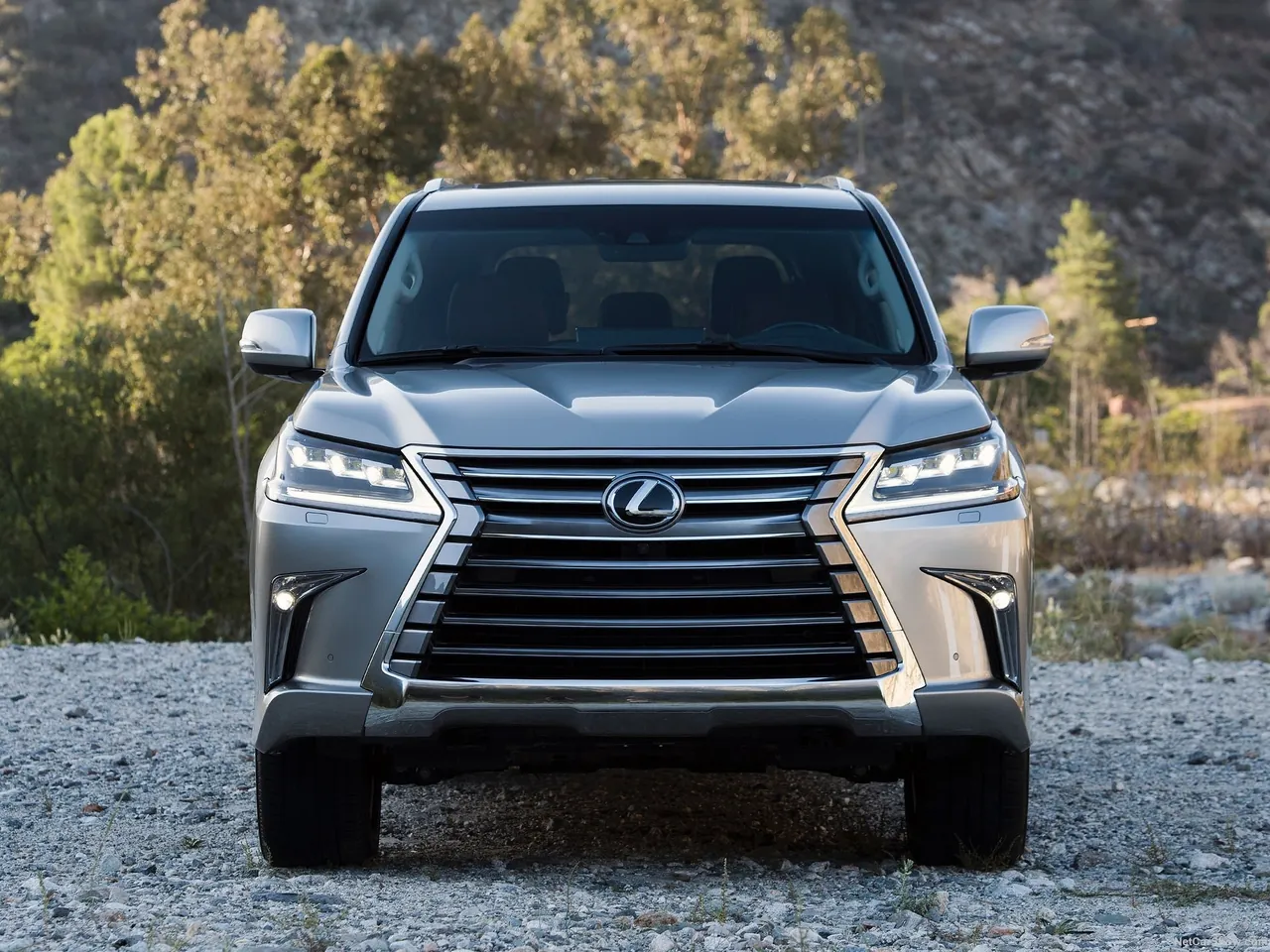 Lexus LX 570 (2016) – zepředu