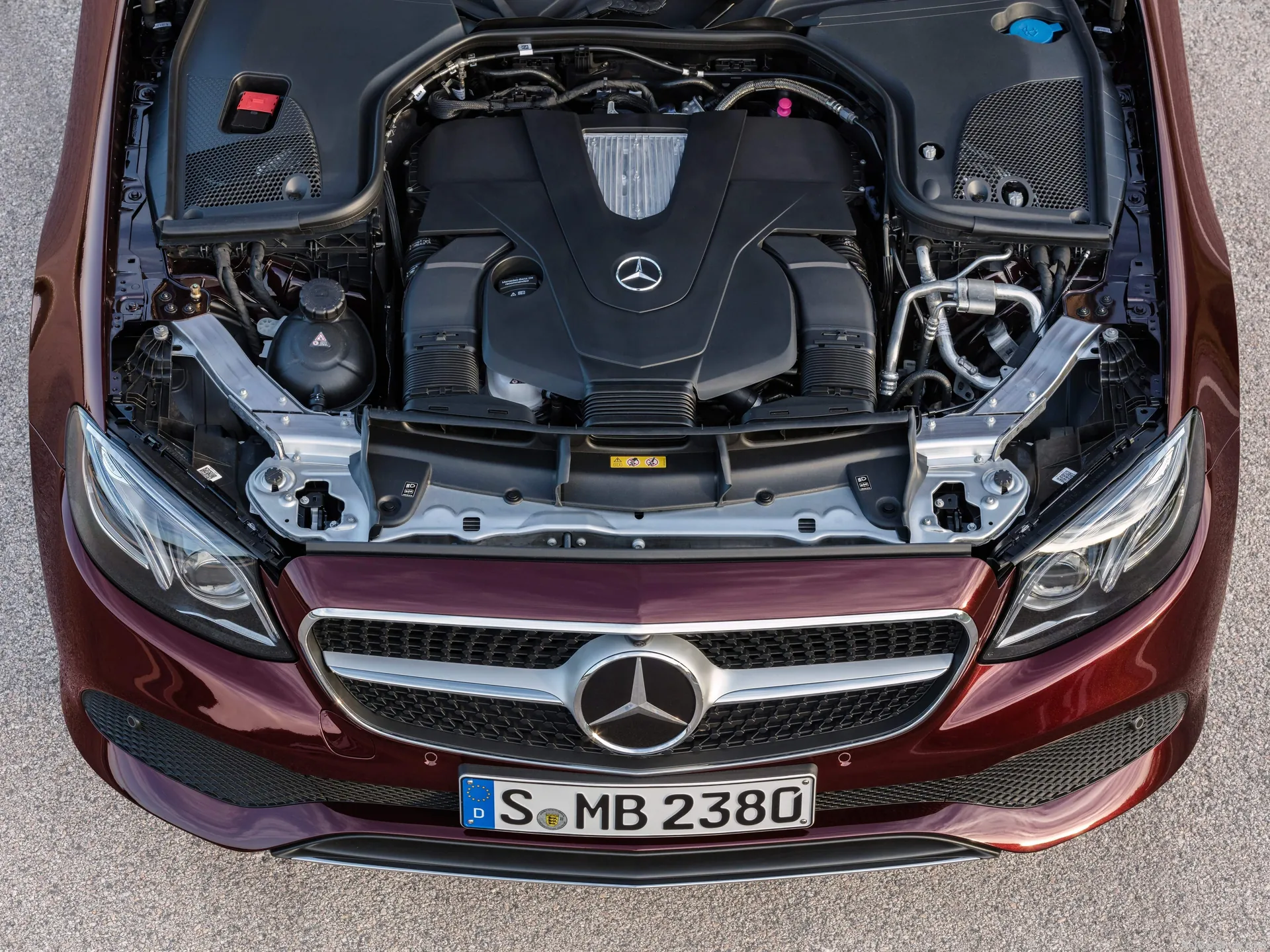 Mercedes-Benz E-Class Cabriolet (2018) – motorový prostor