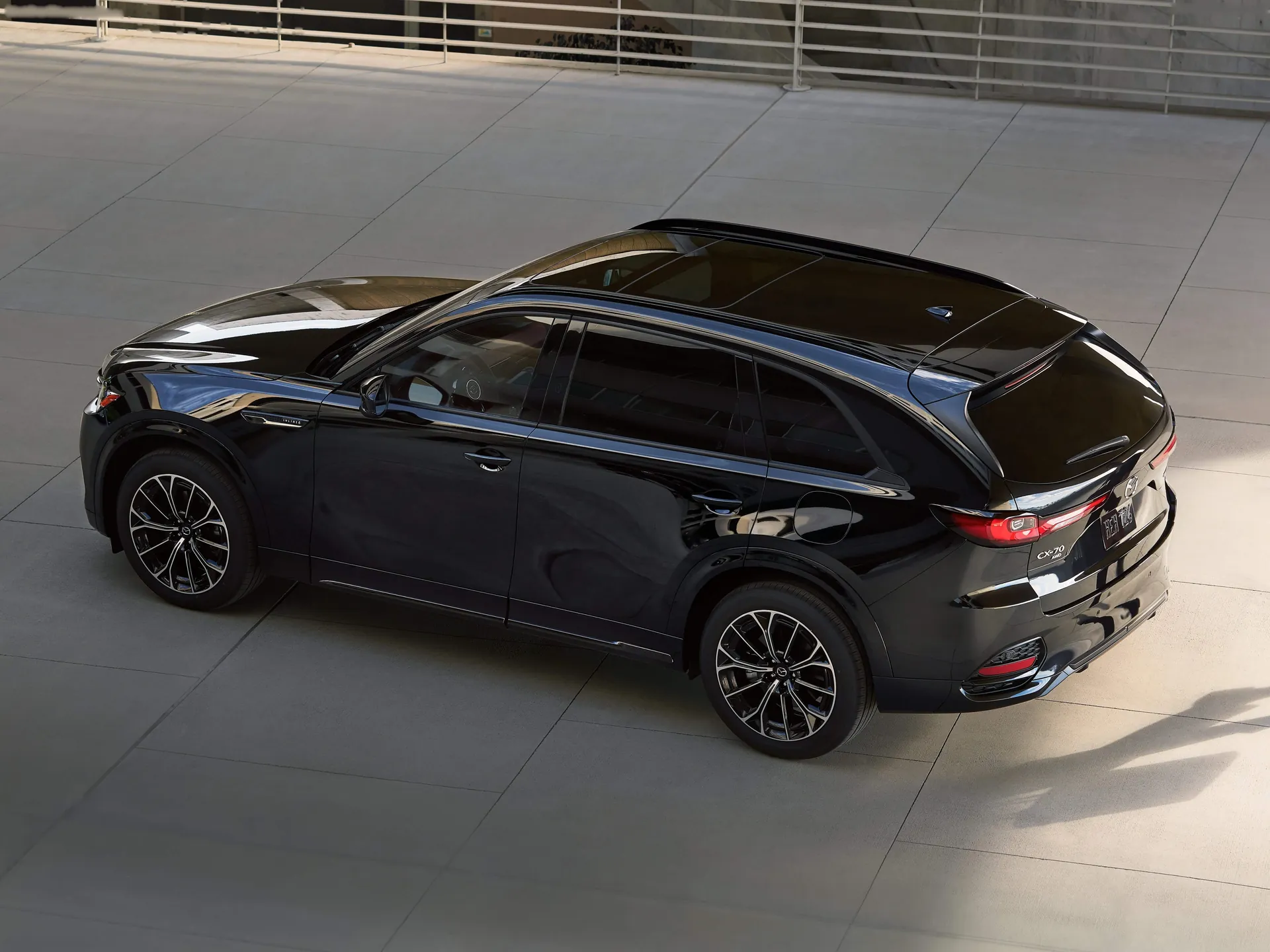 Mazda CX-70 (2025) – zadní tříčtvrteční pohled