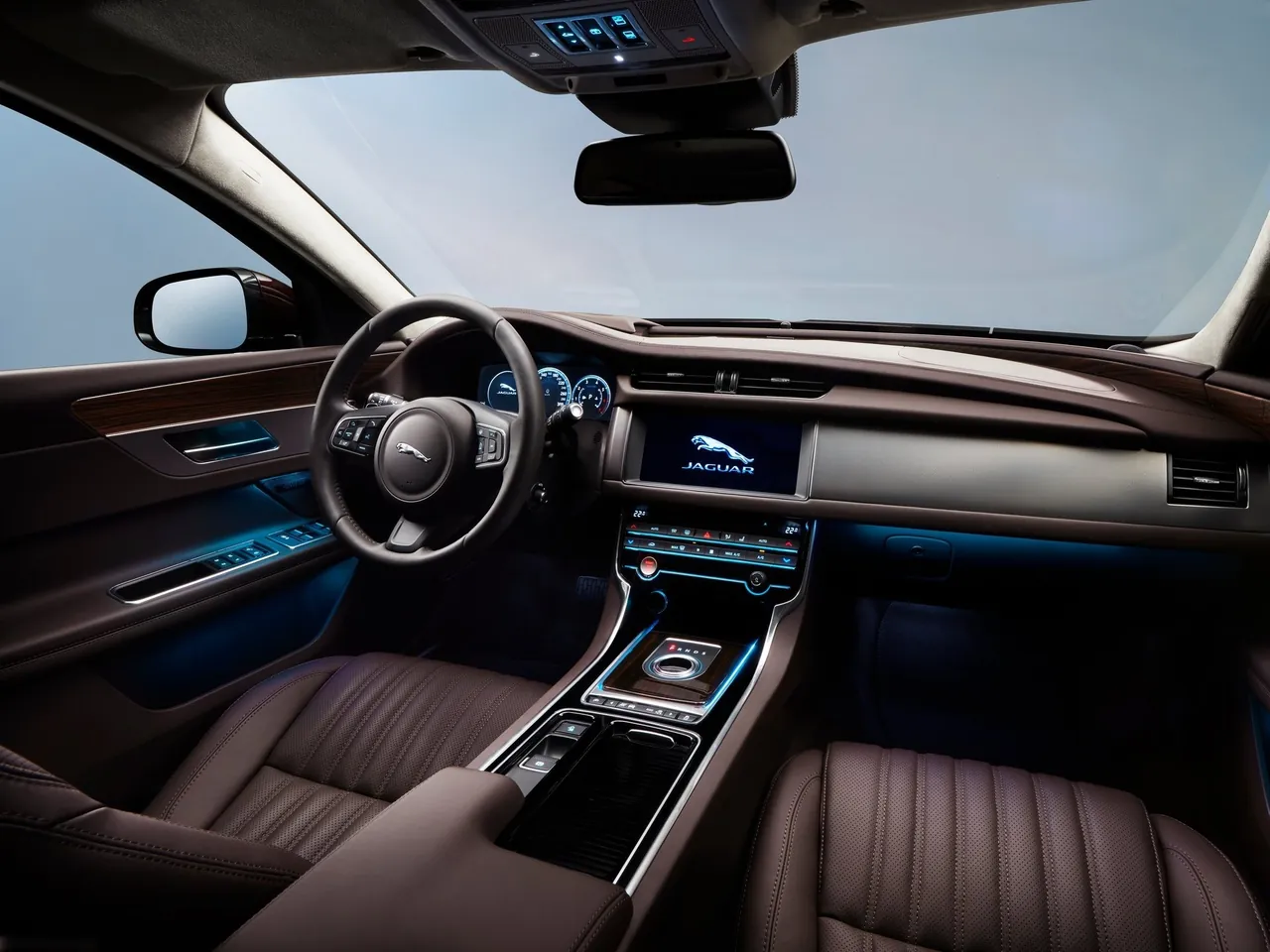 Jaguar XFL (2017) – interiér