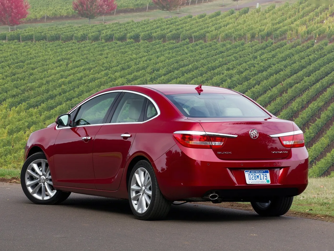 Buick Verano (2012) – zadní tříčtvrteční pohled
