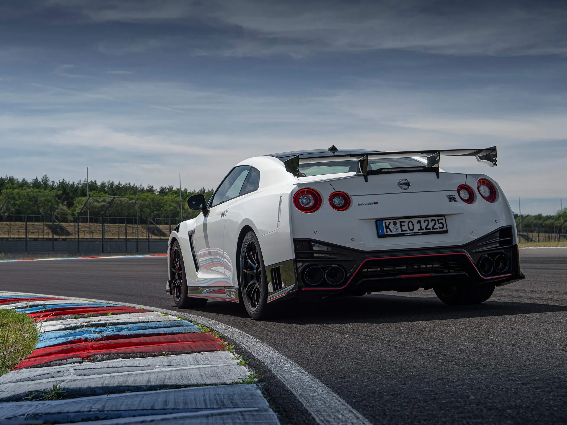 Nissan GT-R Nismo (2020) - Rear Three-Quarter